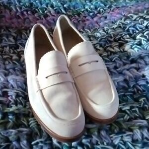 Woman's Cream Loafers Cole Haan